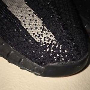 AUTHENTIC ADIDAS YEEZY BOOST 350 V2 (Oreo)